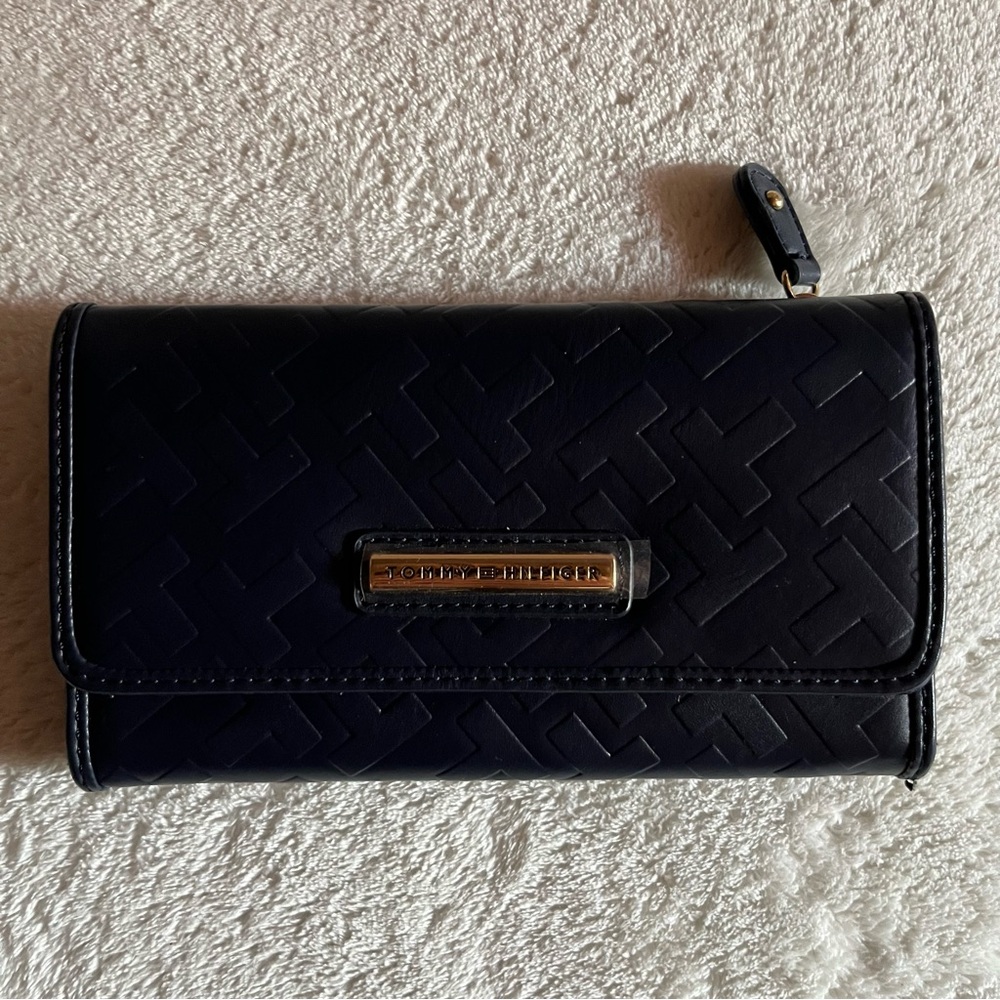Tommy Hilfiger Embossed Wallet